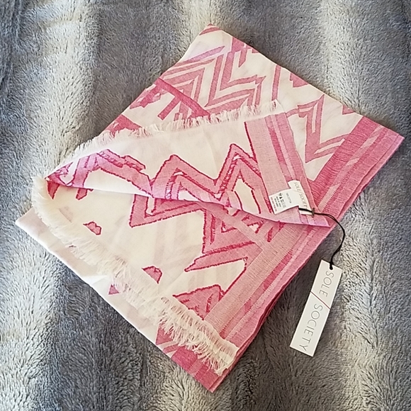 Sole Society Blanket Scarf NWT - Picture 2 of 4